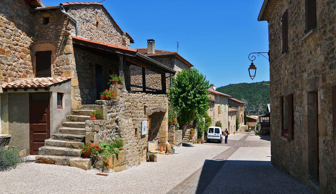 la rue centrale de Boucieu