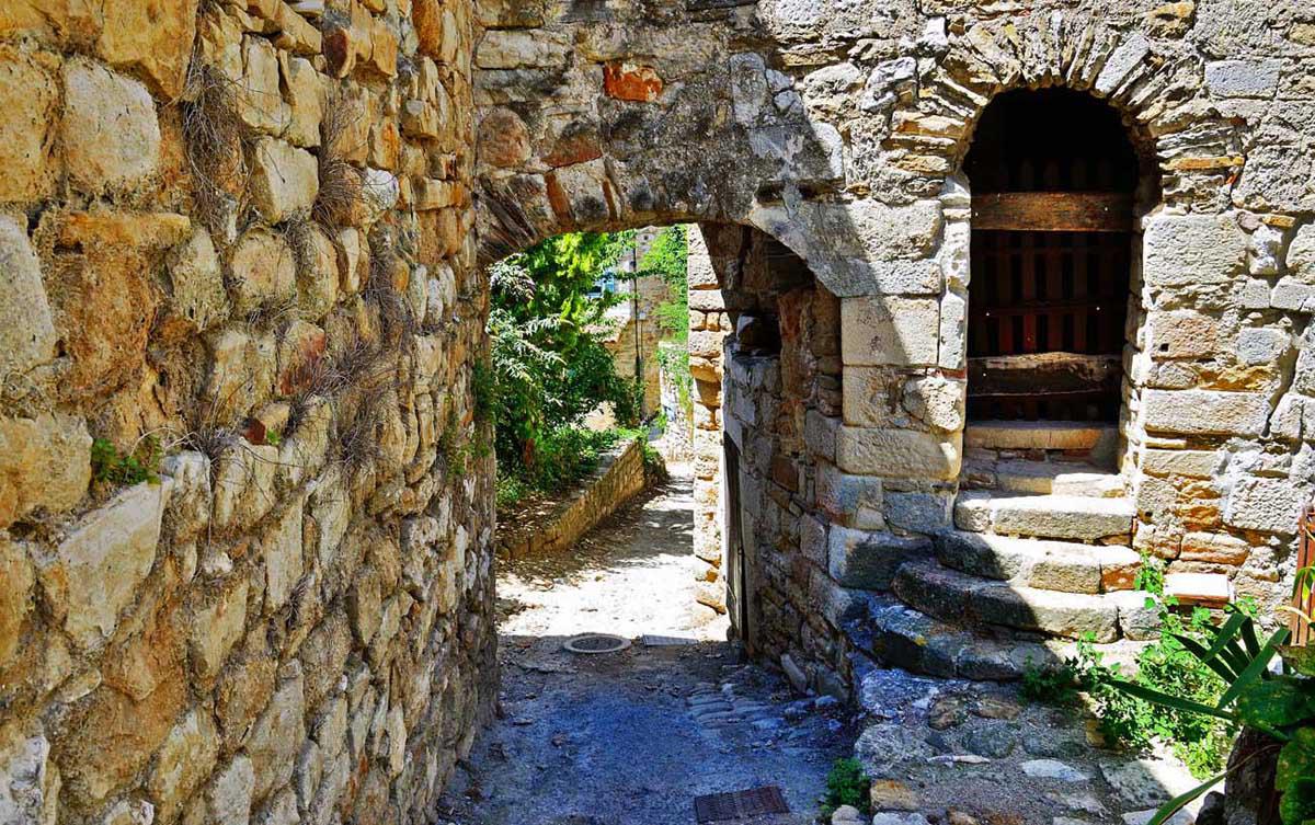 montée à la grotte du Roure