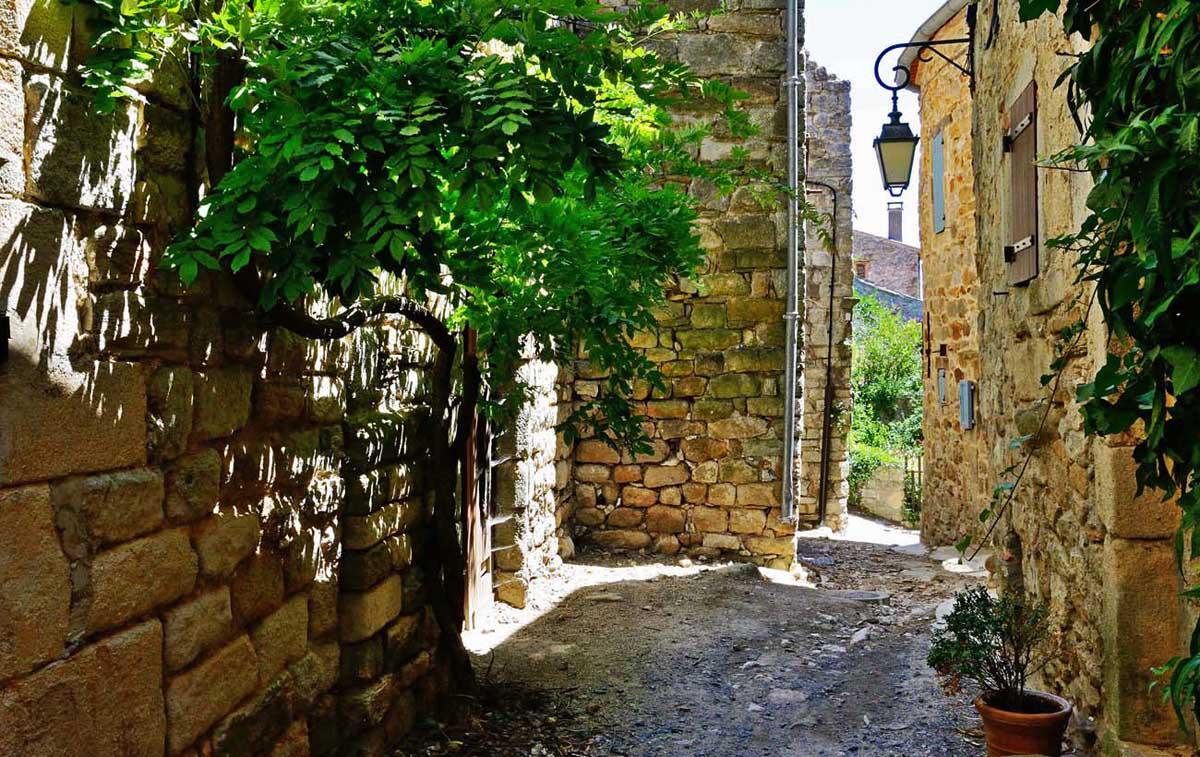 une ruelle au pied du Château