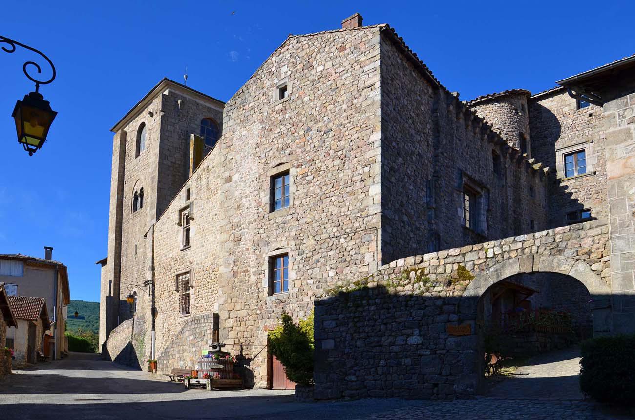  le Château-Musée du XIVème siècle - rue du Temple