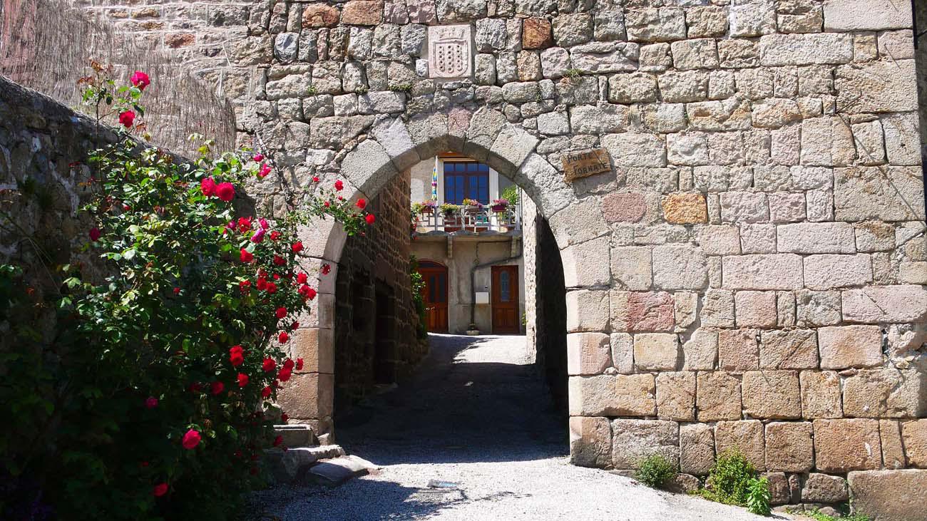  la Porte Fornate et sa rue Romaine