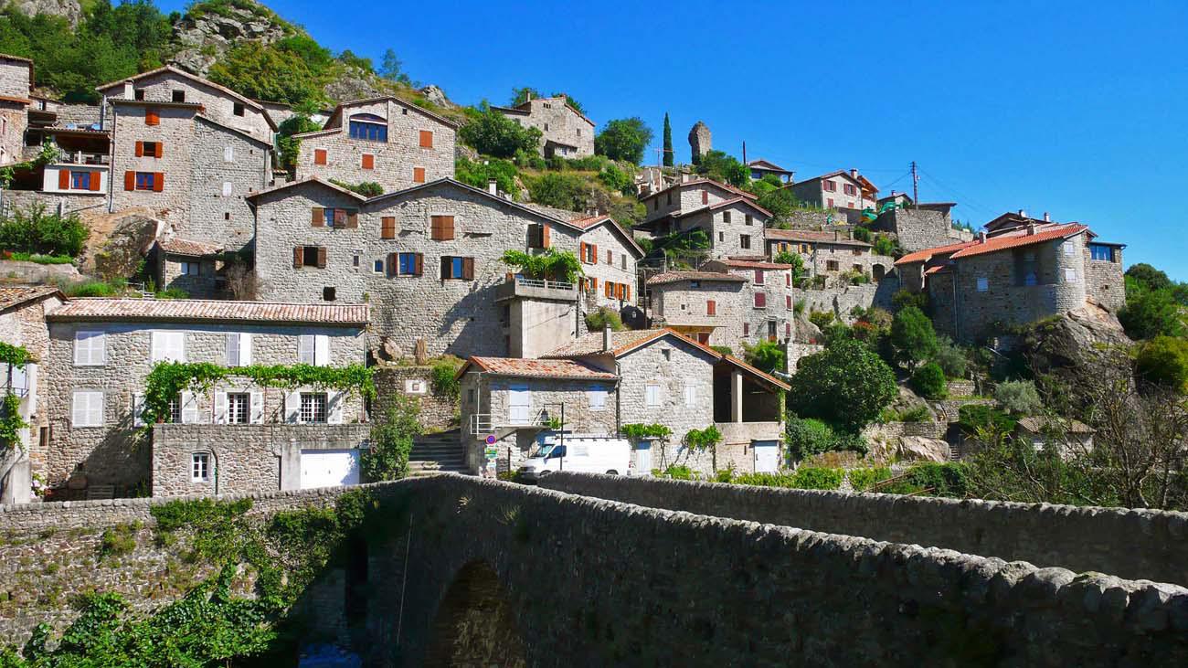 le pont sur le Lignon et le quartier du Chastelas