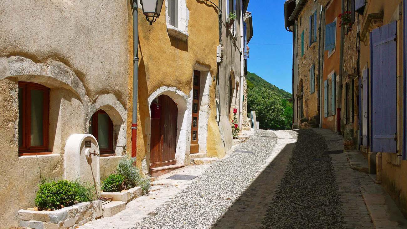 la rue du Faubourg - entrée Nord 