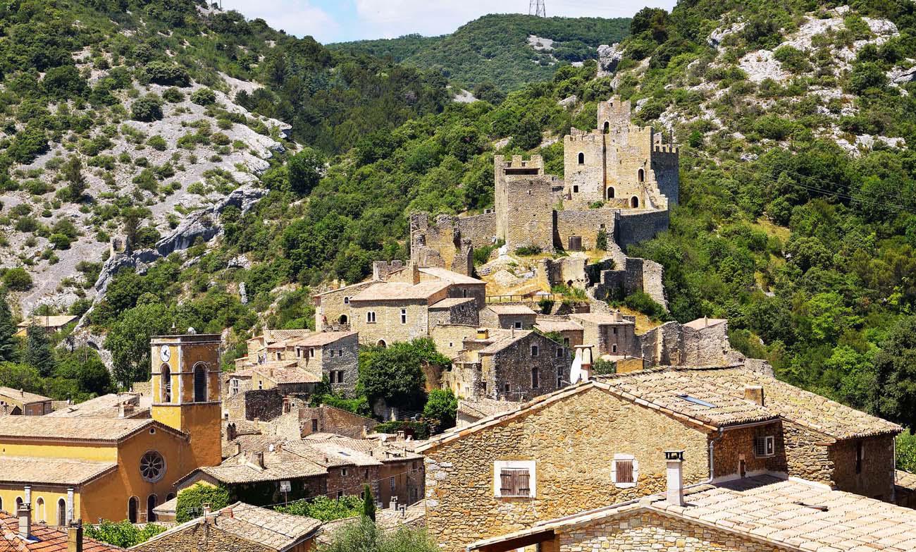 Le Château au sommet du village médiéval