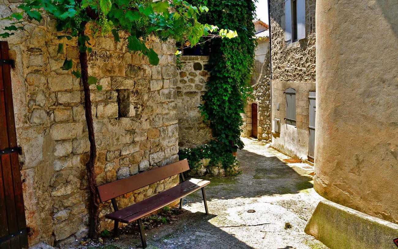 ruelle au coeur du village