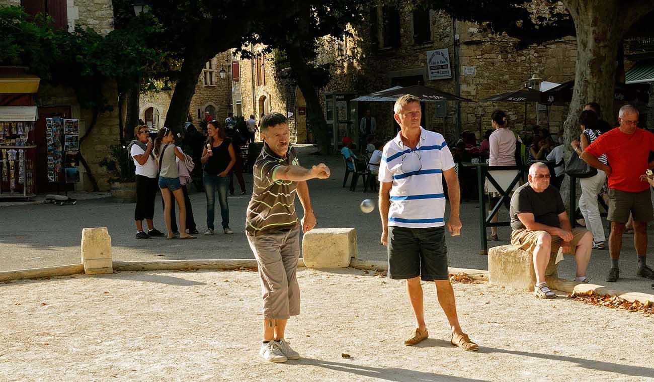  fin d'aprés midi sur la place du Jeu de Paume