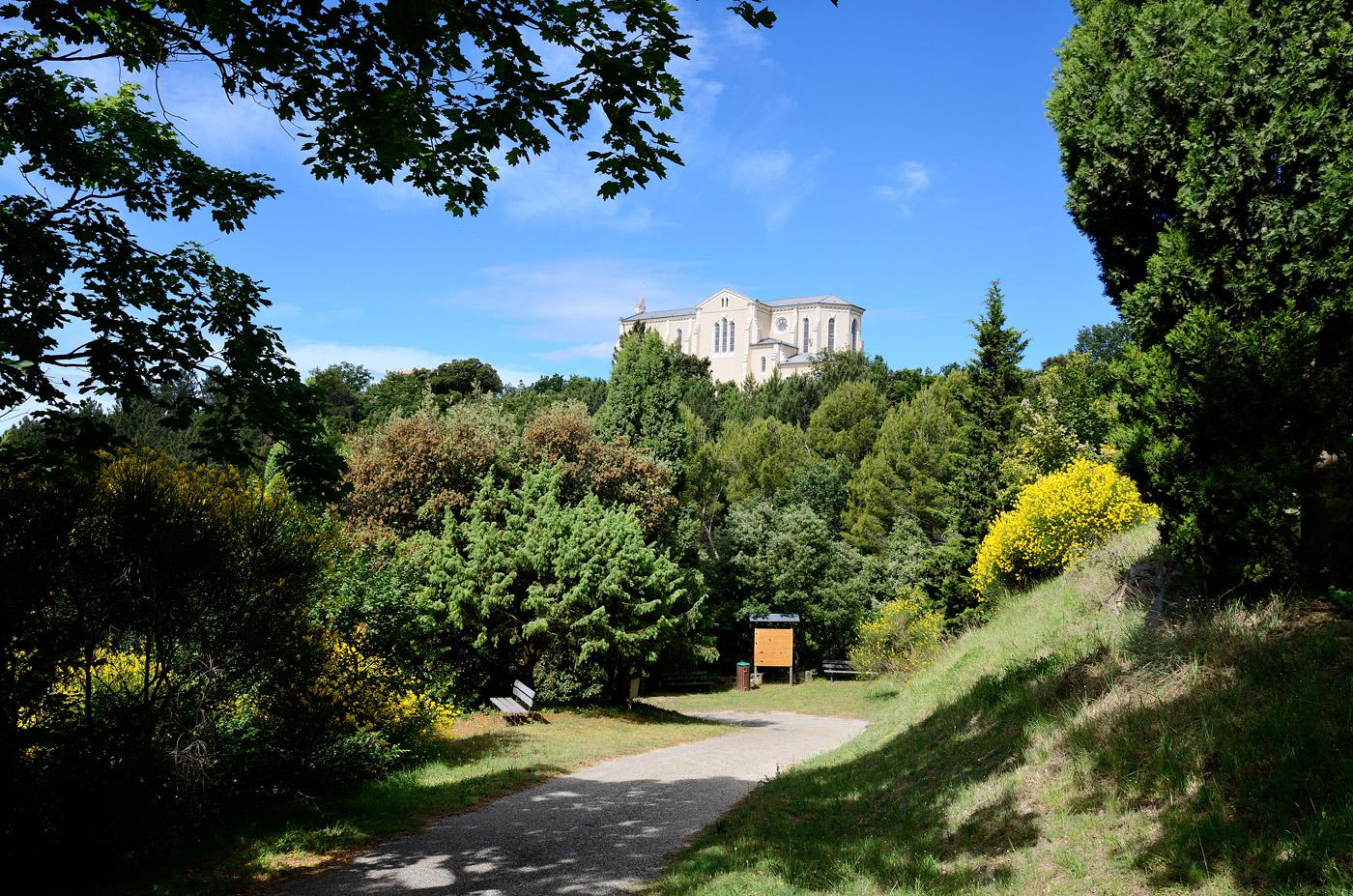 le sanctuaire St Joseph vu depuis la montée au château