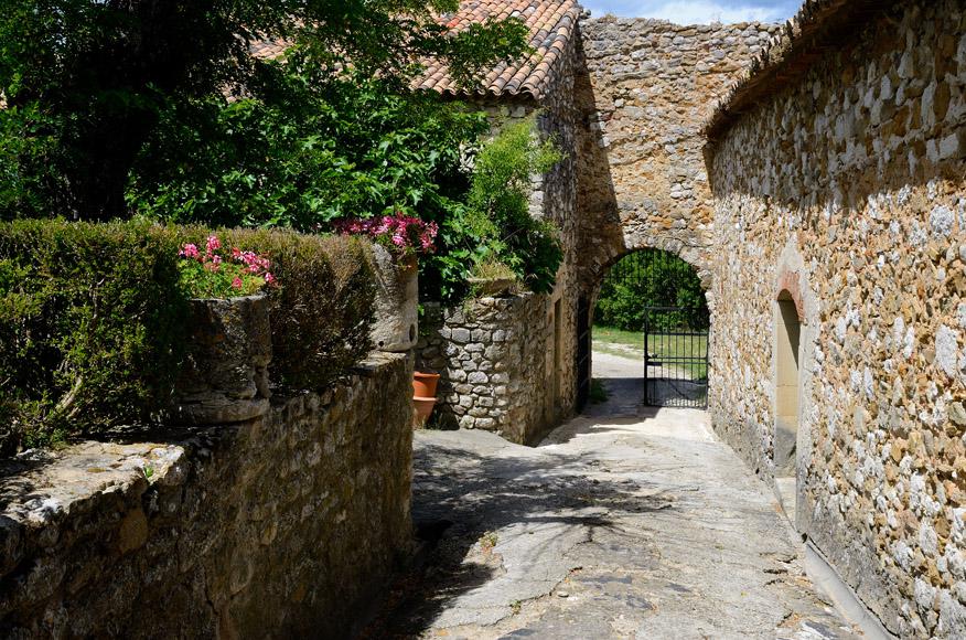 la porte d'entrée du château
